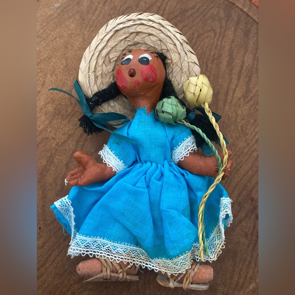 VINTAGE MEXICAN HAND MADE FOLK ART. HAND MADE. GOURD DOLL OR A PAPER MACHE DOLL